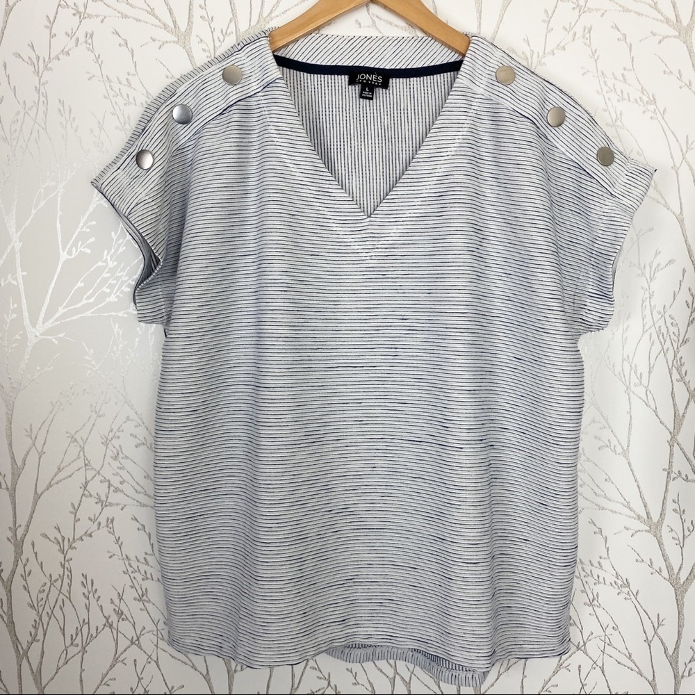 JONES NEW YORK Textured With Button Detail Top L - Picture 2 of 9